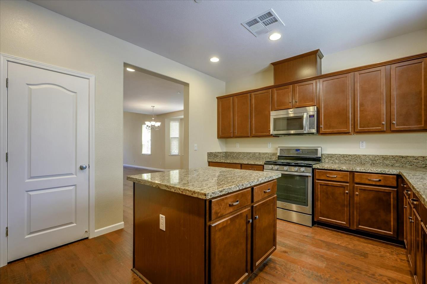 2028 Privet Way Santa Rosa, CA 95404 - Photo 14 of 44 Gallery Image 14