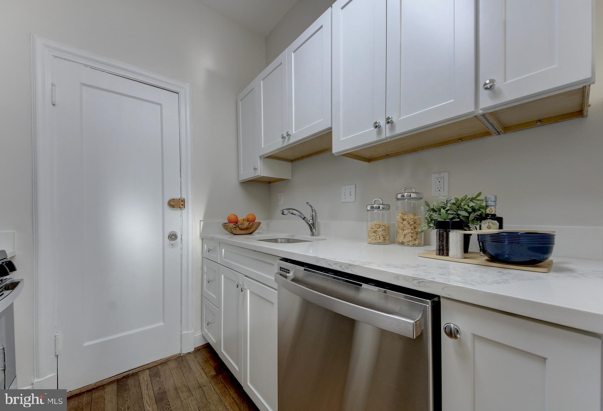 2032 Belmont Road Northwest, Unit 334 Washington, DC 20009 - Photo 8 of 35 Brand New quartz countertops