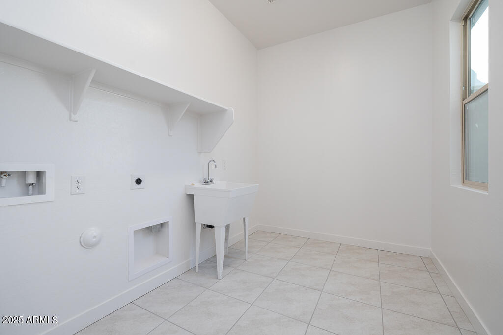 9389 South Dutchman Drive Apache Junction, AZ 85120 - Photo 12 of 23 Tri Pointe Blossom Rock 554 - Laundry-1M