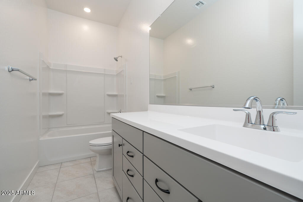 9389 South Dutchman Drive Apache Junction, AZ 85120 - Photo 17 of 23 Tri Pointe Blossom Rock 554 - Bathroom 2