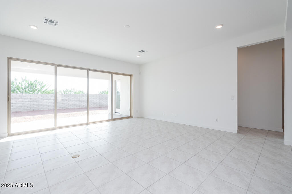9389 South Dutchman Drive Apache Junction, AZ 85120 - Photo 7 of 23 Tri Pointe Blossom Rock 554 - Great Room