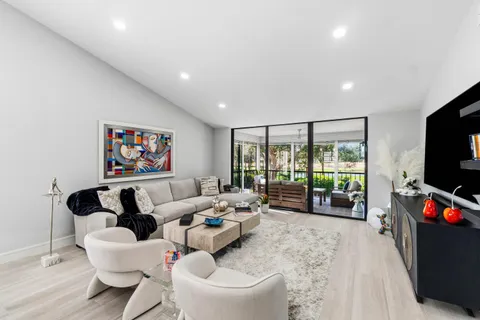 $299,900 | 49 Eastgate Drive, Unit B, Boynton Beach, FL 33436