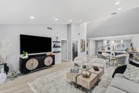 $299,900 | 49 Eastgate Drive, Unit B, Boynton Beach, FL 33436