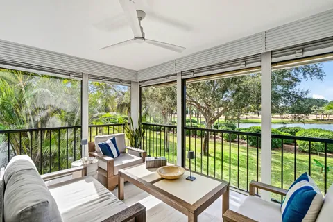 $299,900 | 49 Eastgate Drive, Unit B, Boynton Beach, FL 33436