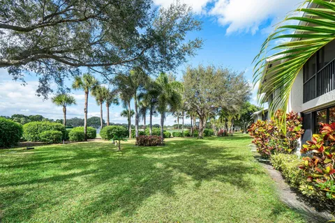 $299,900 | 49 Eastgate Drive, Unit B, Boynton Beach, FL 33436