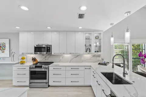 $299,900 | 49 Eastgate Drive, Unit B, Boynton Beach, FL 33436