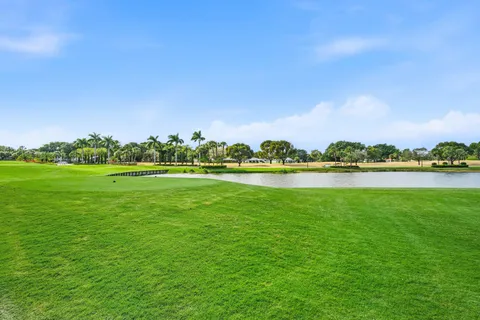 $299,900 | 49 Eastgate Drive, Unit B, Boynton Beach, FL 33436