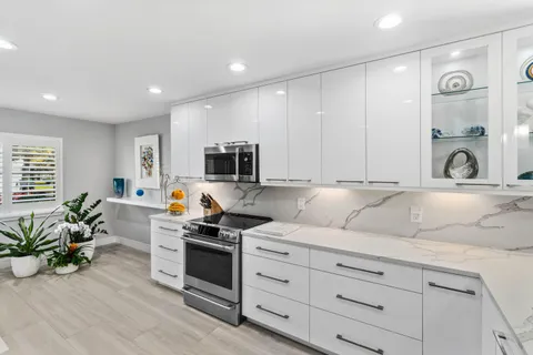 $299,900 | 49 Eastgate Drive, Unit B, Boynton Beach, FL 33436