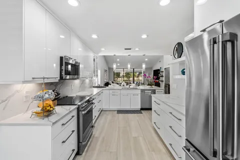 $299,900 | 49 Eastgate Drive, Unit B, Boynton Beach, FL 33436