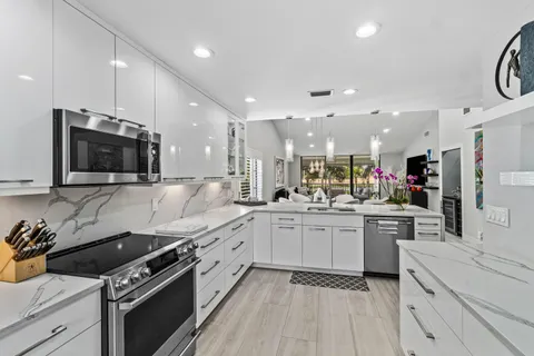 $299,900 | 49 Eastgate Drive, Unit B, Boynton Beach, FL 33436