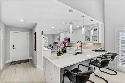 $299,900 | 49 Eastgate Drive, Unit B, Boynton Beach, FL 33436