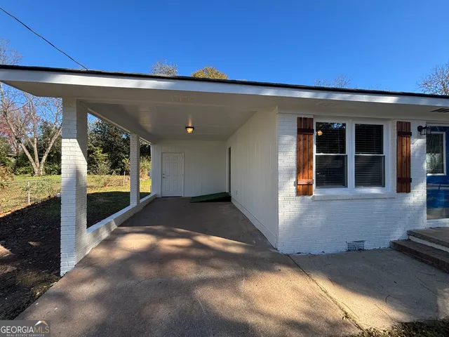 a view of entrance front of the house