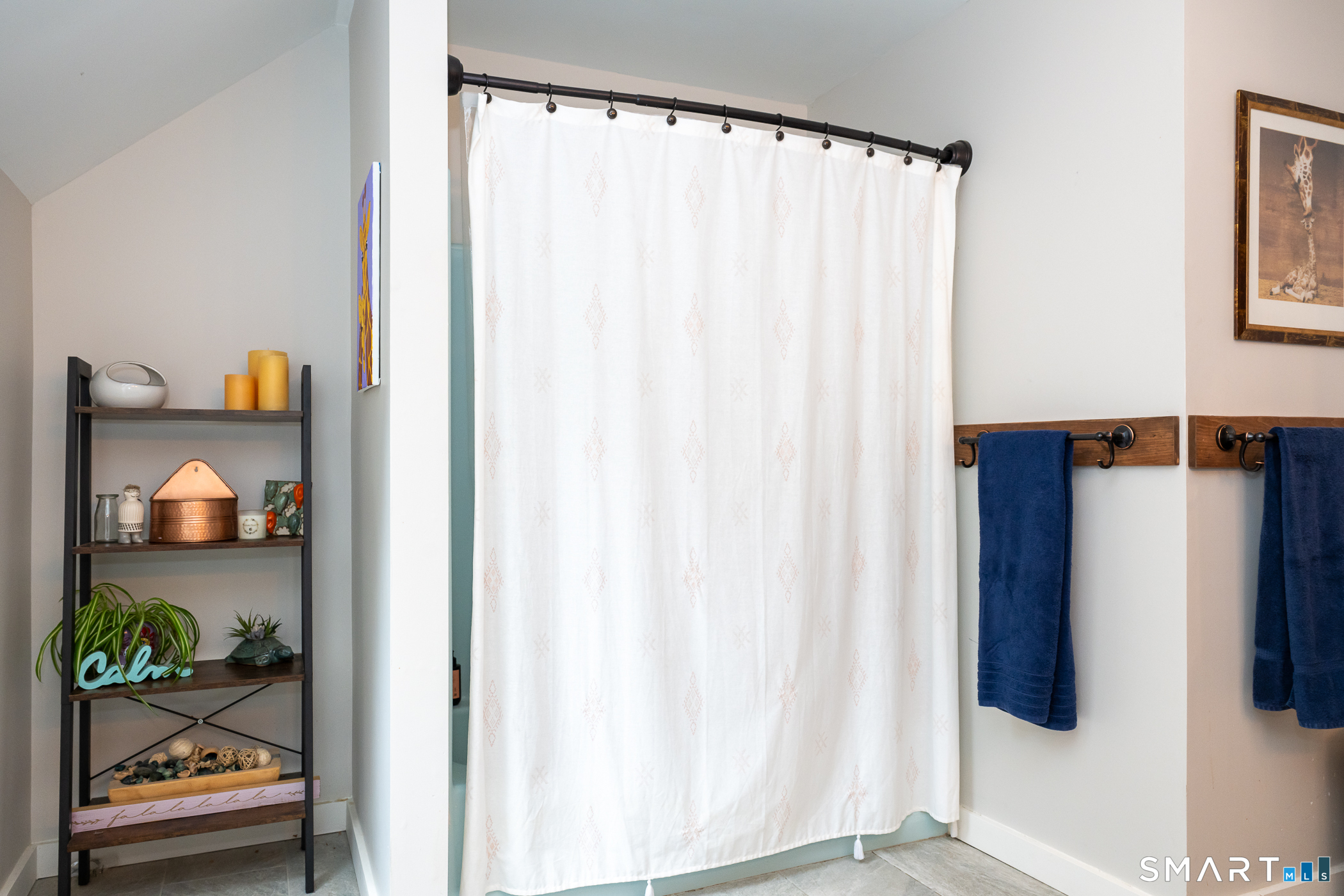98 Dean Road East Lyme, CT 06333 - Photo 26 of 39 Shared upstairs bath