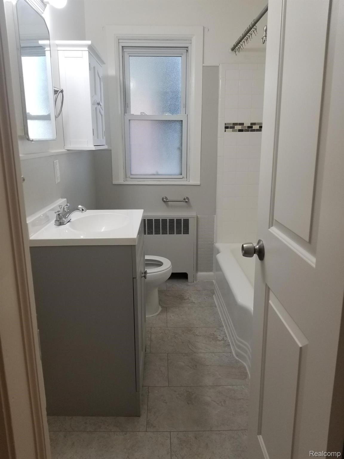 2018 Crooks Road Royal Oak, MI 48073 - Photo 12 of 16 11.jpg