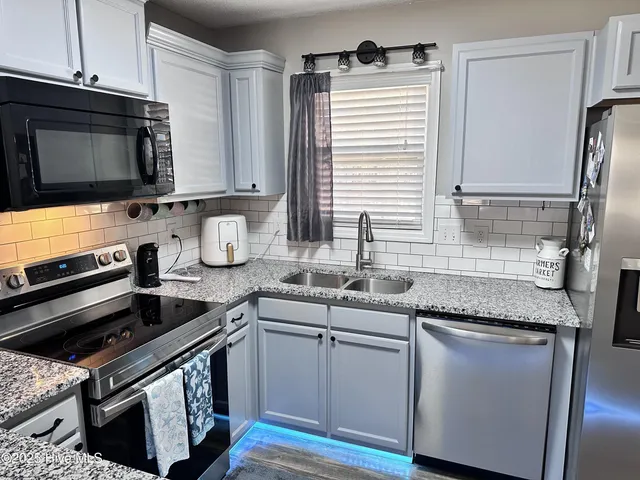 $279,500 | 114 Foxlair Drive, Hubert, NC 28539