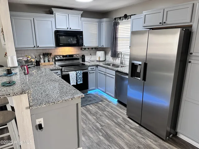 $279,500 | 114 Foxlair Drive, Hubert, NC 28539