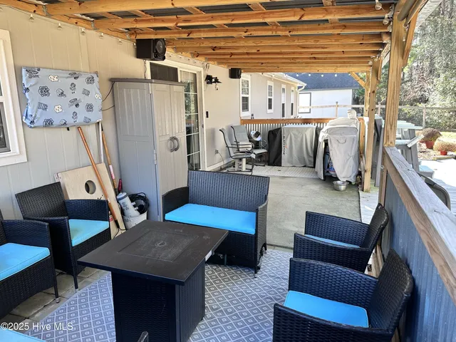 $279,500 | 114 Foxlair Drive, Hubert, NC 28539