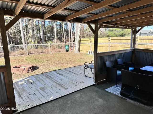 $279,500 | 114 Foxlair Drive, Hubert, NC 28539