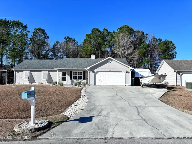 $279,500 | 114 Foxlair Drive, Hubert, NC 28539