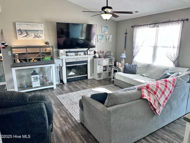 $279,500 | 114 Foxlair Drive, Hubert, NC 28539