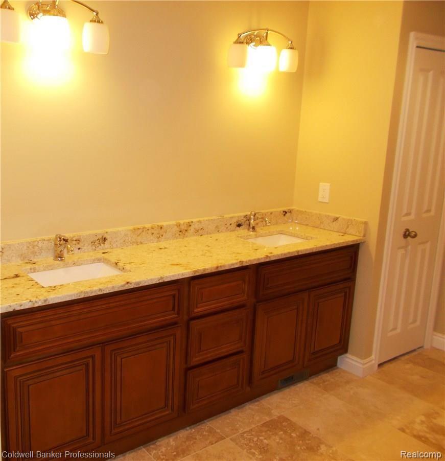 2143 Cattail Circle Rochester, MI 48309 - Photo 16 of 21 016.JPG