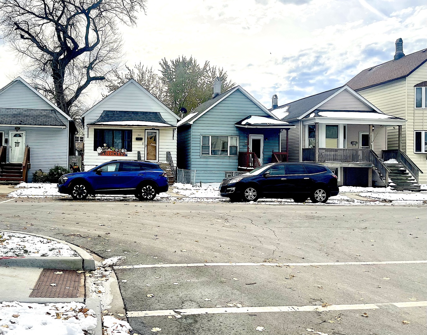 523 West 44th Street Chicago, IL 60609 - Photo 3 of 8 a front view of a house with a garden and parking