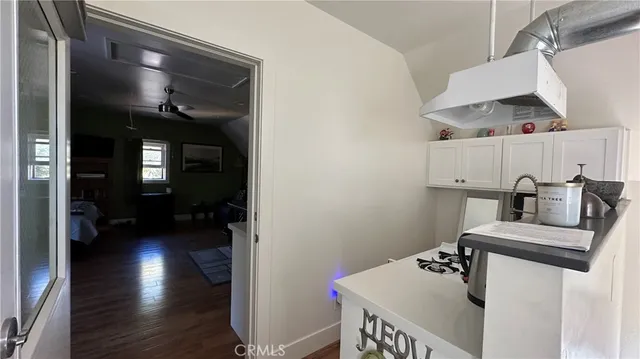 a kitchen that has a table and a stove in it