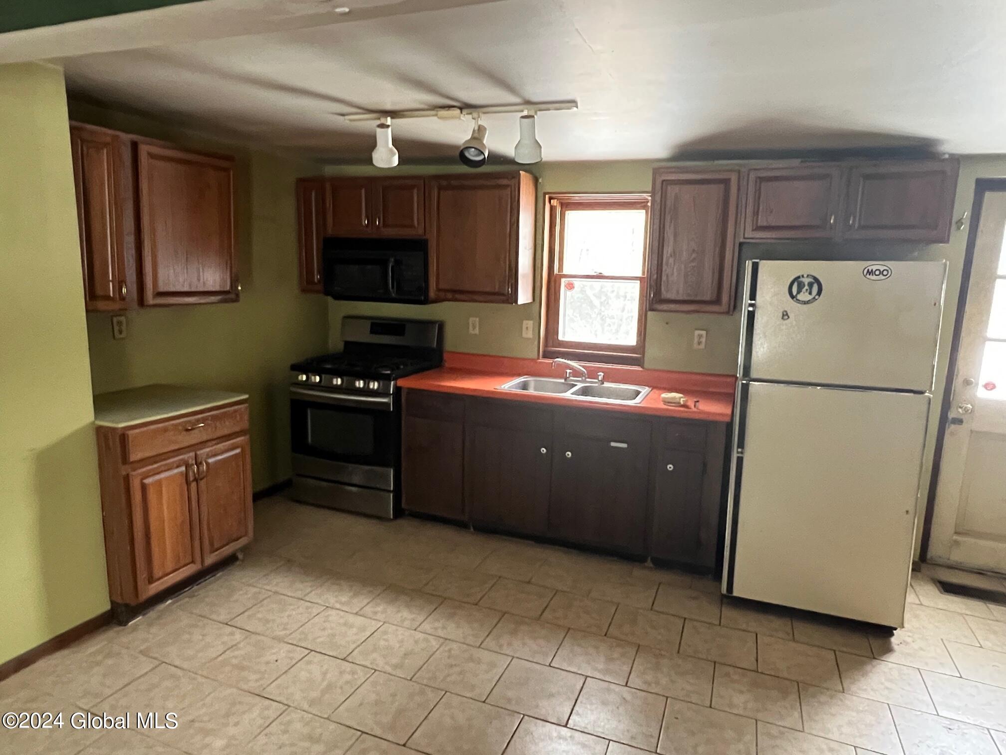 62 King Road Wilton, NY 12866 - Photo 5 of 14 IMG_9816