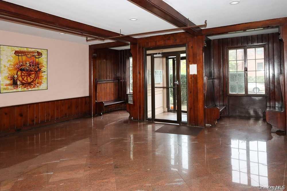 14 Beach Road, Unit 3A Great Neck, NY 11023 - Photo 3 of 14