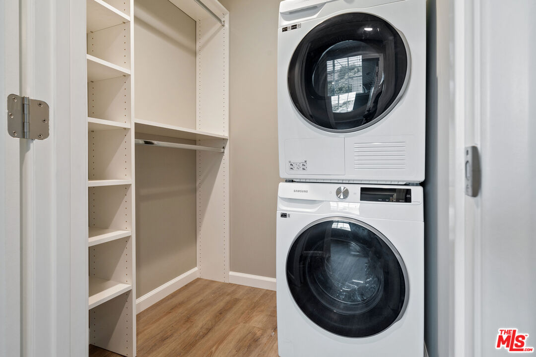 4136 McFarlane Avenue Burbank, CA 91505 - Photo 14 of 24 a view of a hallway with washer and dryer