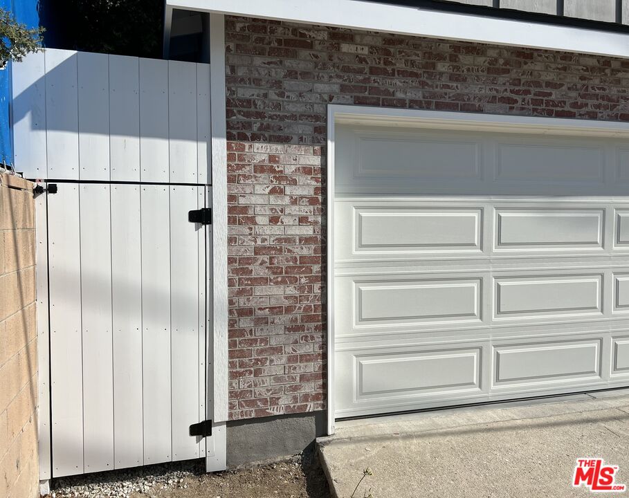 4136 McFarlane Avenue Burbank, CA 91505 - Photo 21 of 24 a view of front door