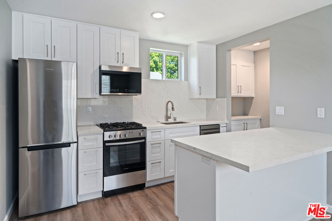 4136 McFarlane Avenue Burbank, CA 91505 - Photo 6 of 24 a kitchen with a stove a refrigerator and a sink