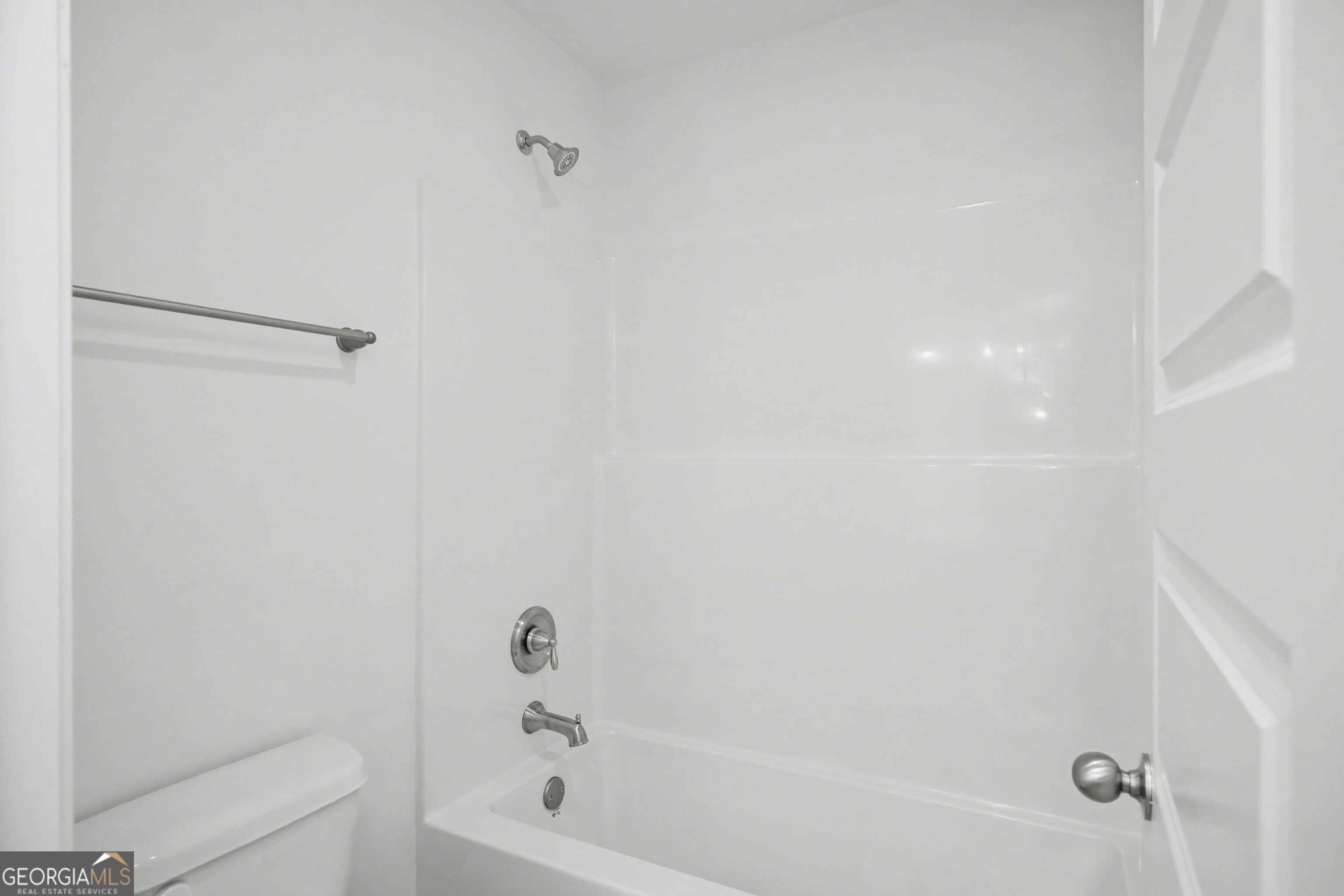 2365 New Hope Road Locust Grove, GA 30248 - Photo 36 of 44 a bathroom with a bathtub