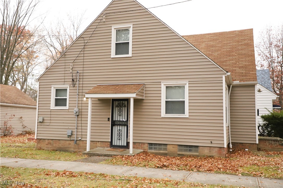 1008 Woodview Road Cleveland, OH 44121 - Photo 2 of 38 Gallery Image 2