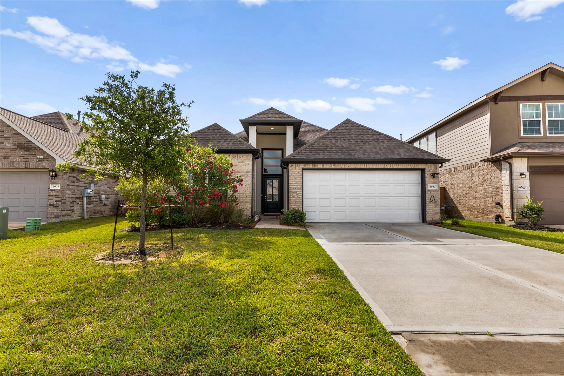 2602 Arbor Edge Crossing La Marque, TX 77568 - Photo 4 of 26 Front of the House