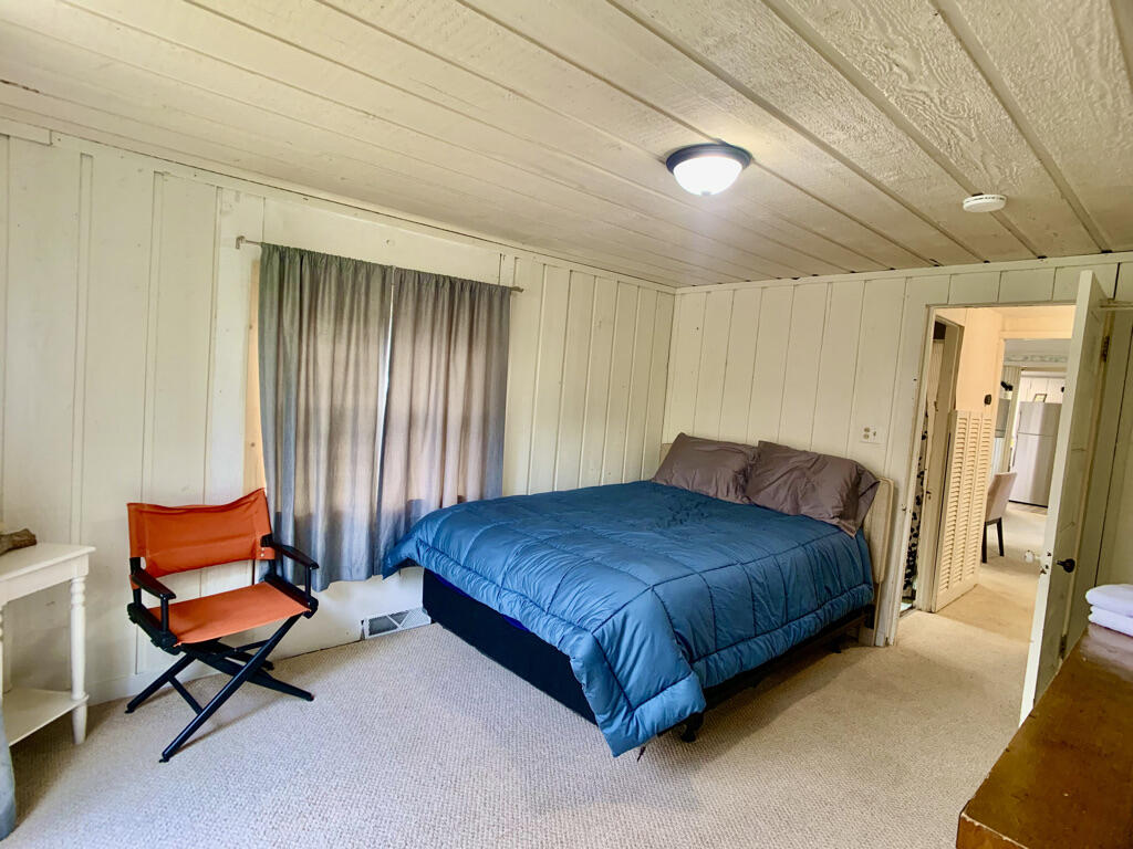 5537 Lakeshore Avenue Holland, MI 49424 - Photo 13 of 24 4BD9DEB4-9BFA-4BAA-954D-4E1E04B11FE5_1_1