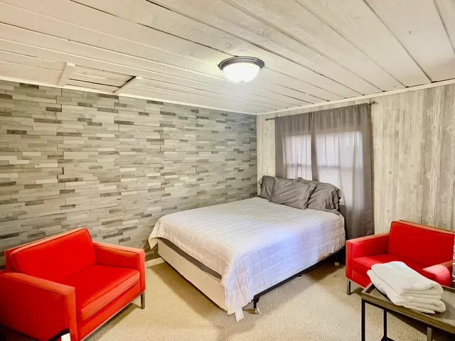 $1,500 | 5537 Lakeshore Avenue, Holland, MI 49424