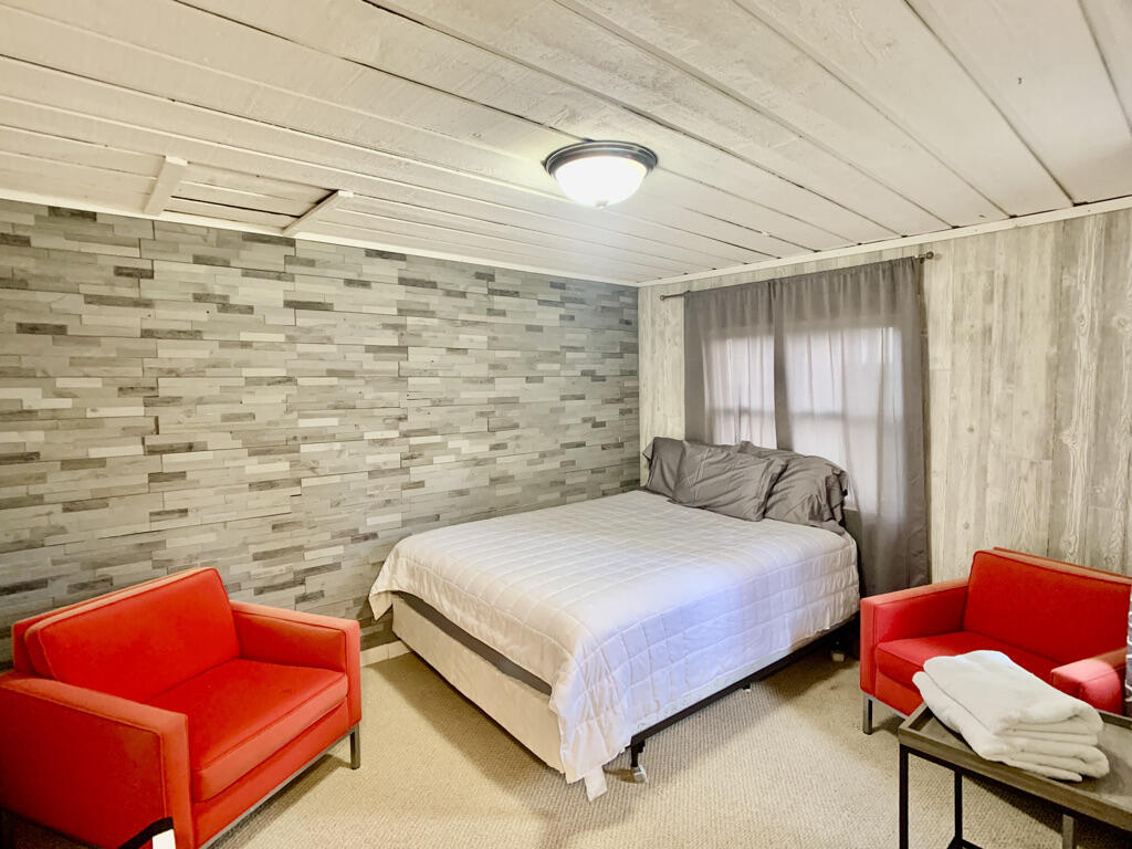 5537 Lakeshore Avenue Holland, MI 49424 - Photo 16 of 24 CD5F683E-16E3-4486-9611-5198FCB7580B_1_1