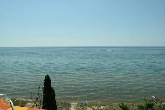 $1,500 | 5537 Lakeshore Avenue, Holland, MI 49424