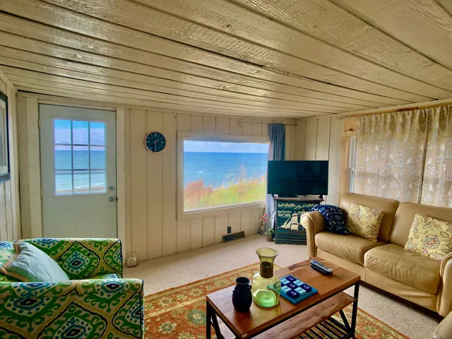 $1,500 | 5537 Lakeshore Avenue, Holland, MI 49424