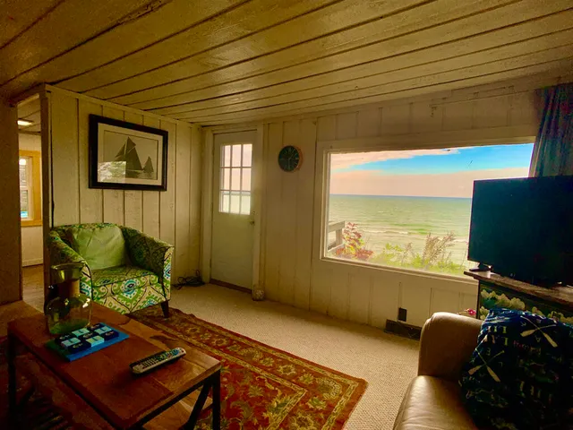 $1,500 | 5537 Lakeshore Avenue, Holland, MI 49424