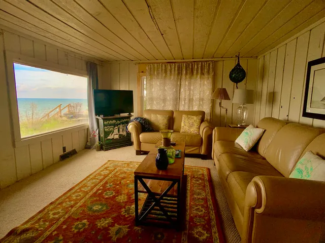 $1,500 | 5537 Lakeshore Avenue, Holland, MI 49424