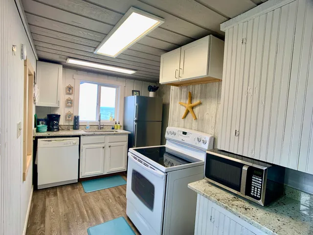 $1,500 | 5537 Lakeshore Avenue, Holland, MI 49424