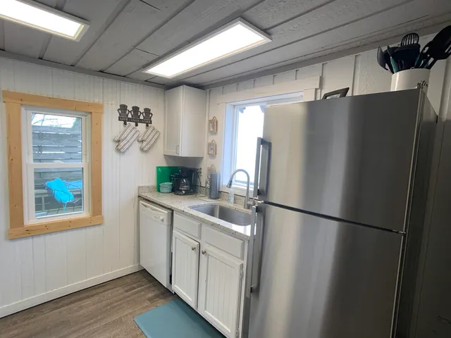 $1,500 | 5537 Lakeshore Avenue, Holland, MI 49424