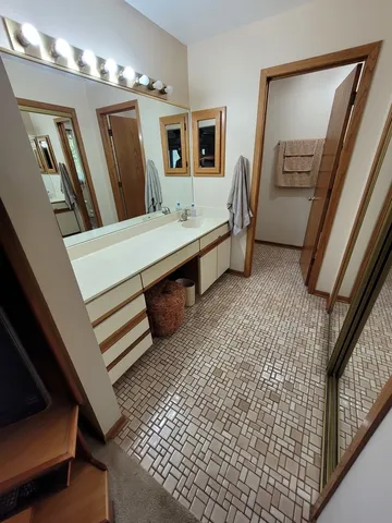 $479,000 | 10025 South 87th Avenue, Palos Hills, IL 60465