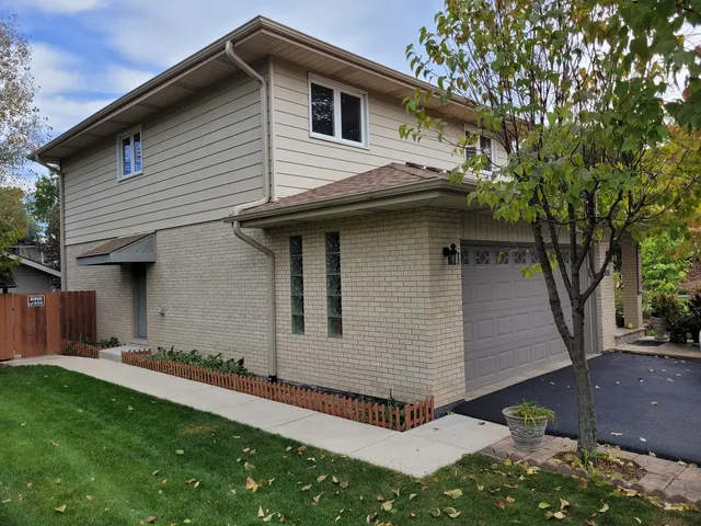 $479,000 | 10025 South 87th Avenue, Palos Hills, IL 60465