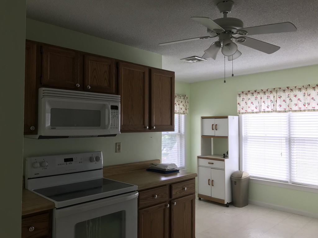 11 Castlegate Drive, Unit B Springfield, MA 01129 - Photo 7 of 28 Gallery Image 7