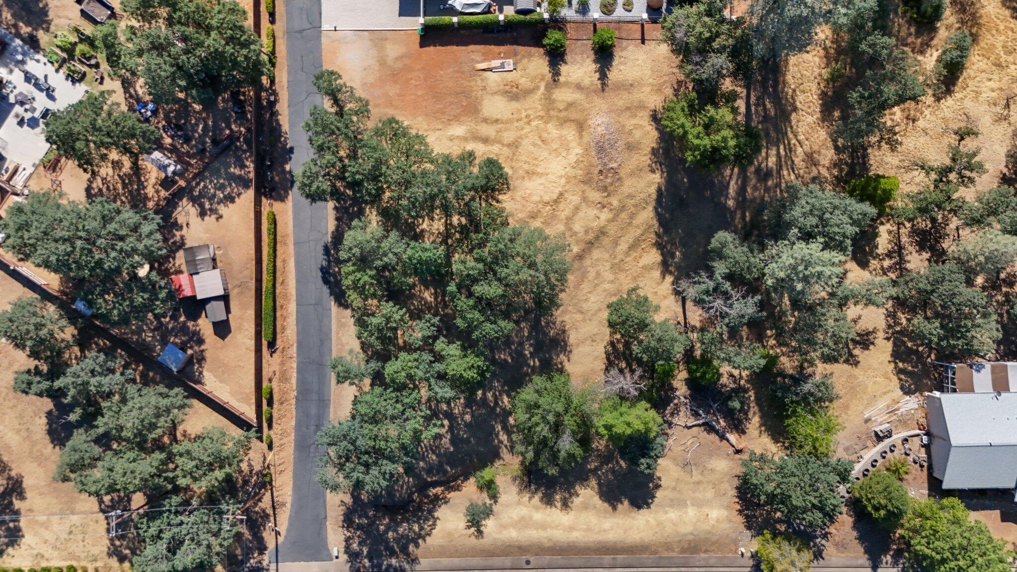 11632 Ridgewood Road Redding, CA 96003 - Photo 2 of 15