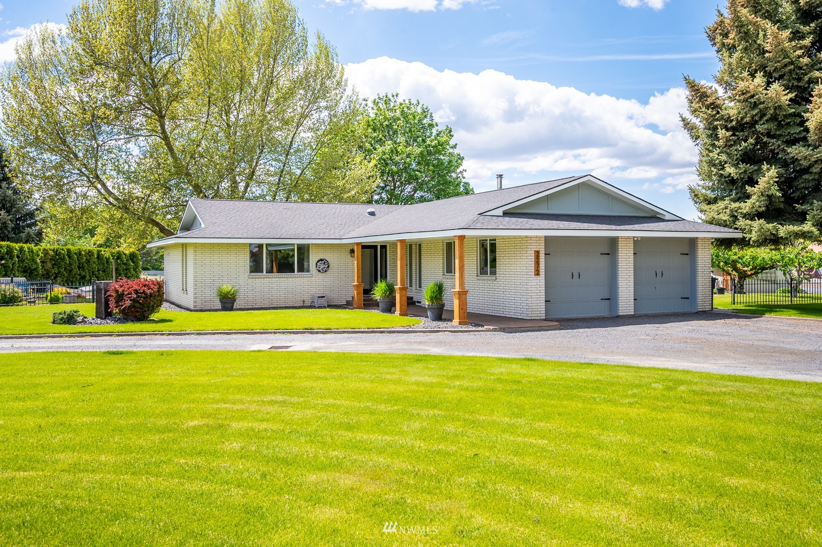2272 Hamilton Road Northeast Moses Lake, WA 98837 - Photo 2 of 40 Gallery Image 2
