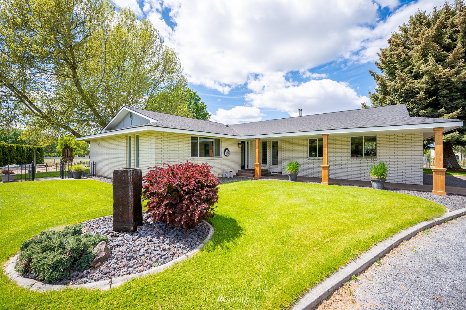 2272 Hamilton Road Northeast Moses Lake, WA 98837 - Photo 3 of 40 Gallery Image 3
